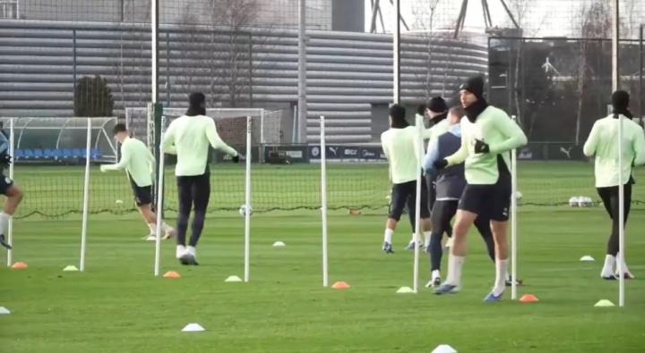 南宫28-曼城备战加拉塔萨雷，尼科·冈萨雷斯参加了曼城的公开训练